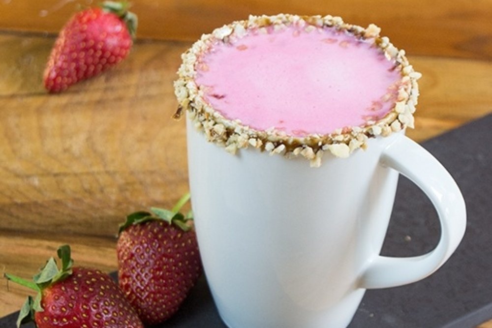 ÇİLEKLİ BEYAZ ÇİKOLATA